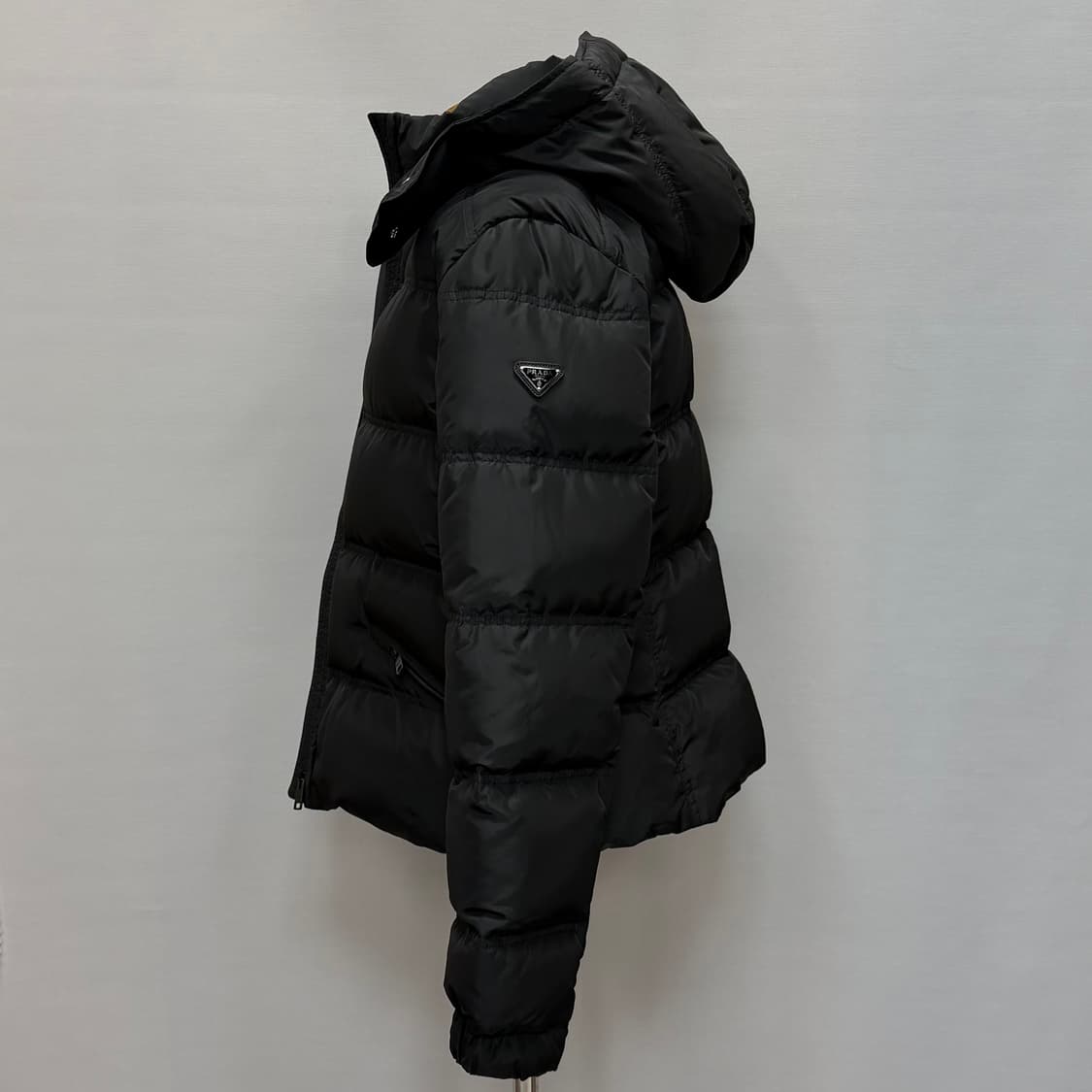 프라다 삼각로고 여성 구스다운 후드 패딩(77) 상품이미지2