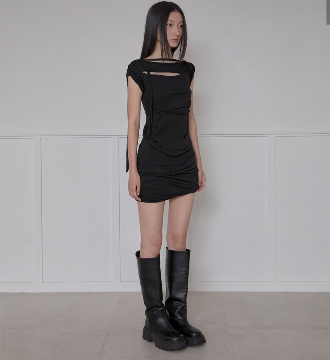 플레어업 원피스 블랙 Draped Strap Roll-Up Dress 상품이미지1