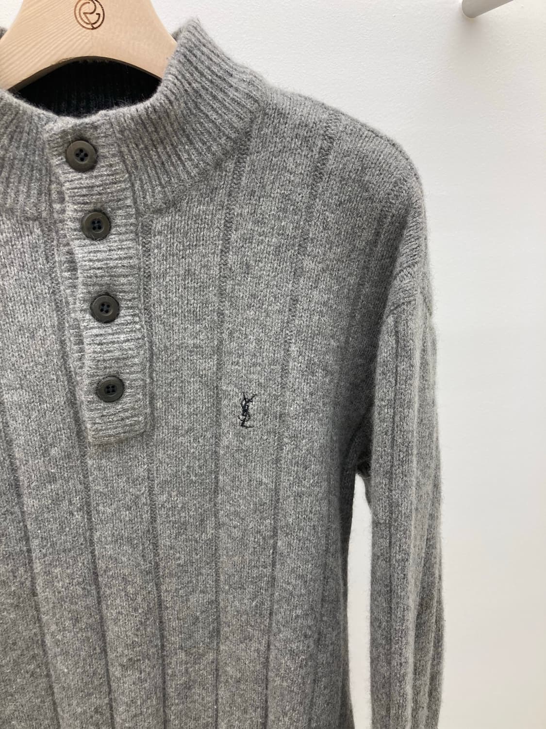 입생로랑 ysl 버튼 니트 상품이미지2