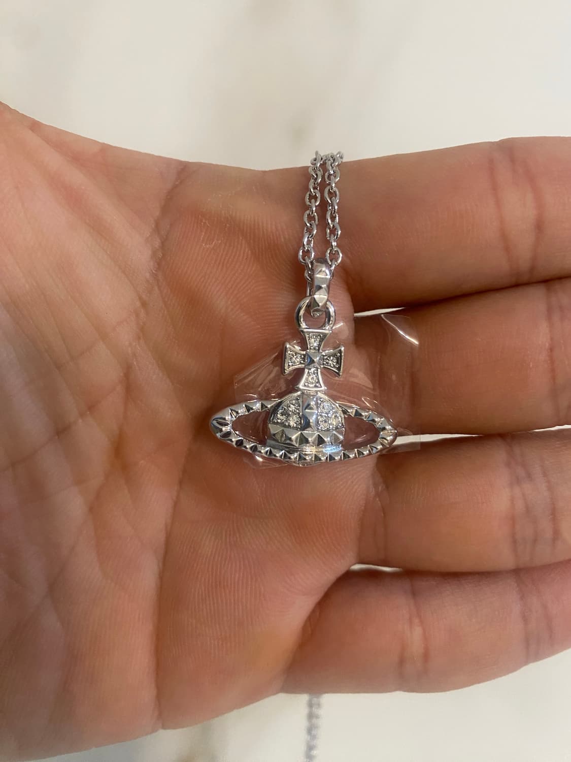 비비안웨스트우드 목걸이 팝니다. 상품이미지1