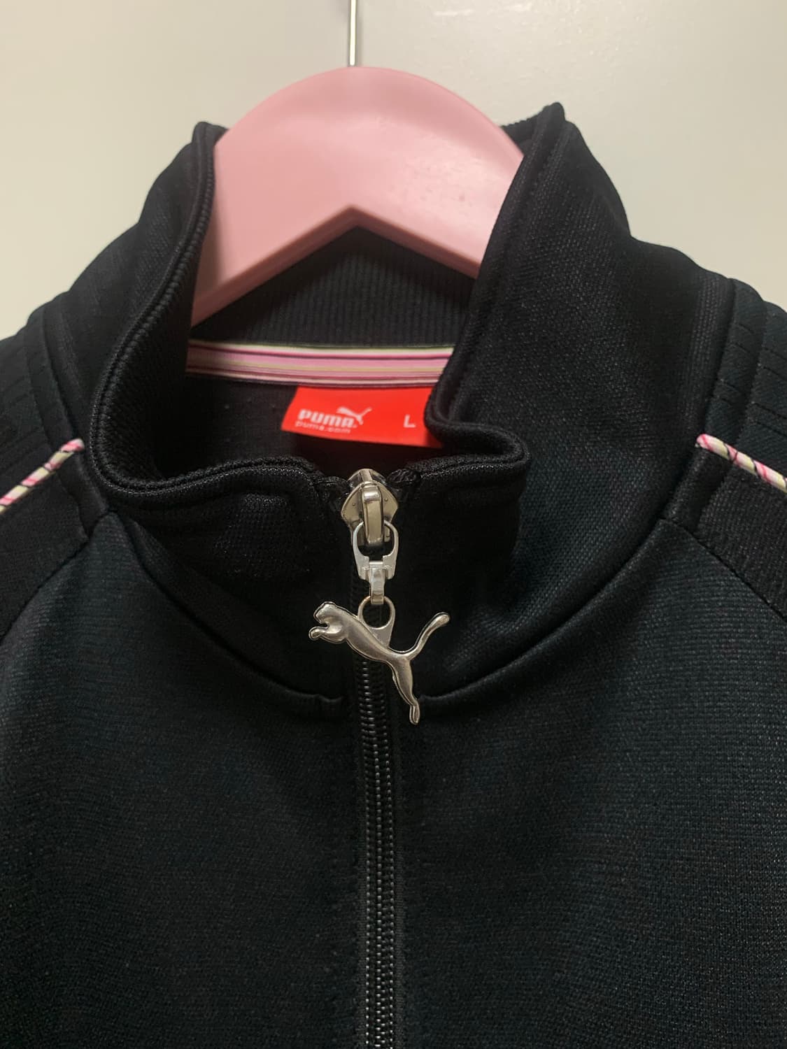 퓨마 핑크로고라인 블랙 져지 상품이미지3