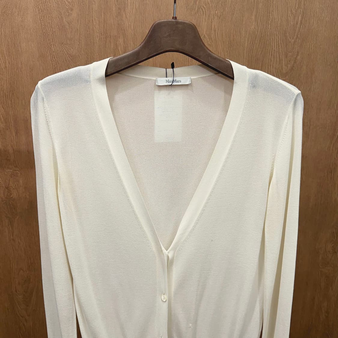 막스마라 브이넥 긴팔 니트 가디건 무지 디테일 루즈핏 아이보리 상품이미지4