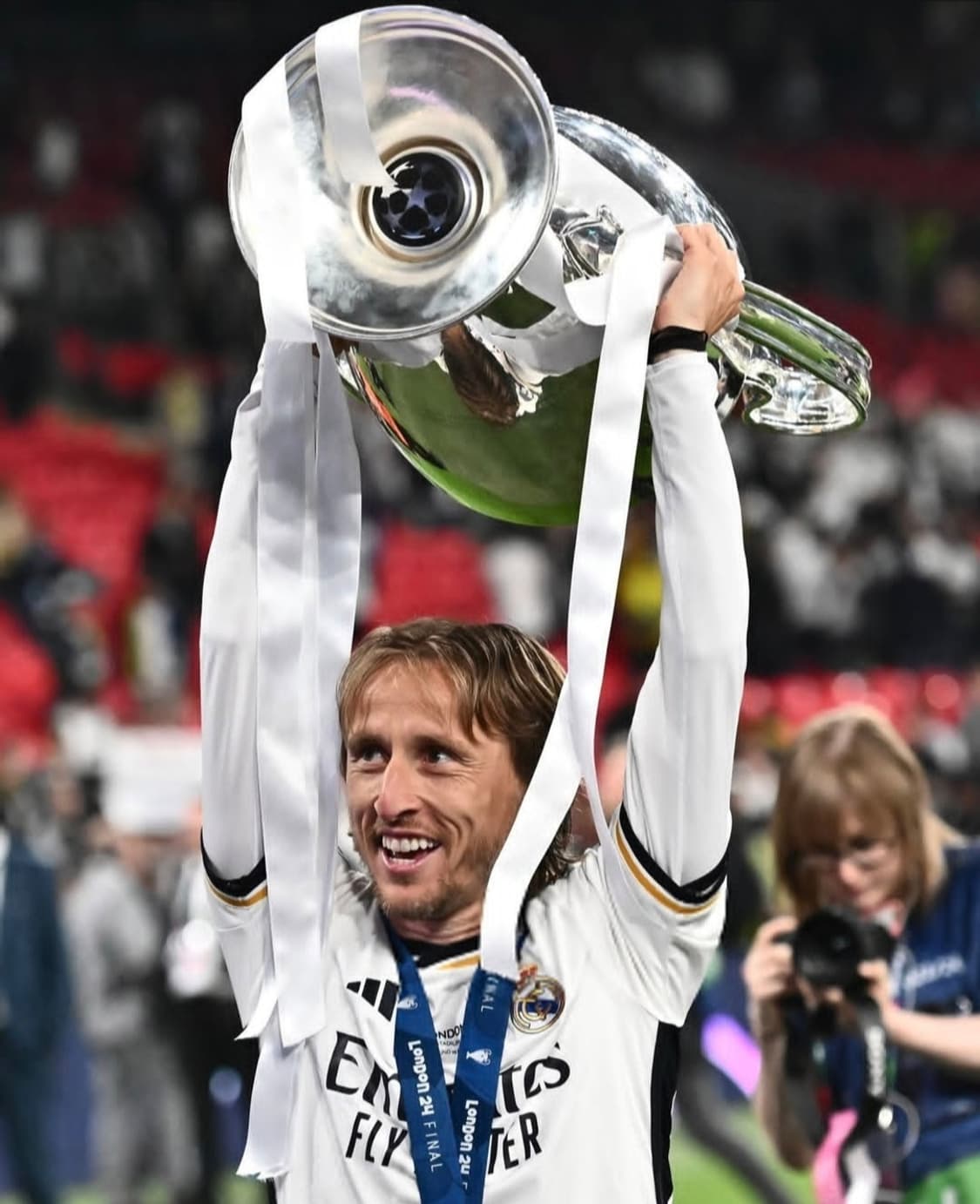 23-24 레알마드리드 모드리치 홈 유니폼 L 챔스파이널패치 상품이미지10