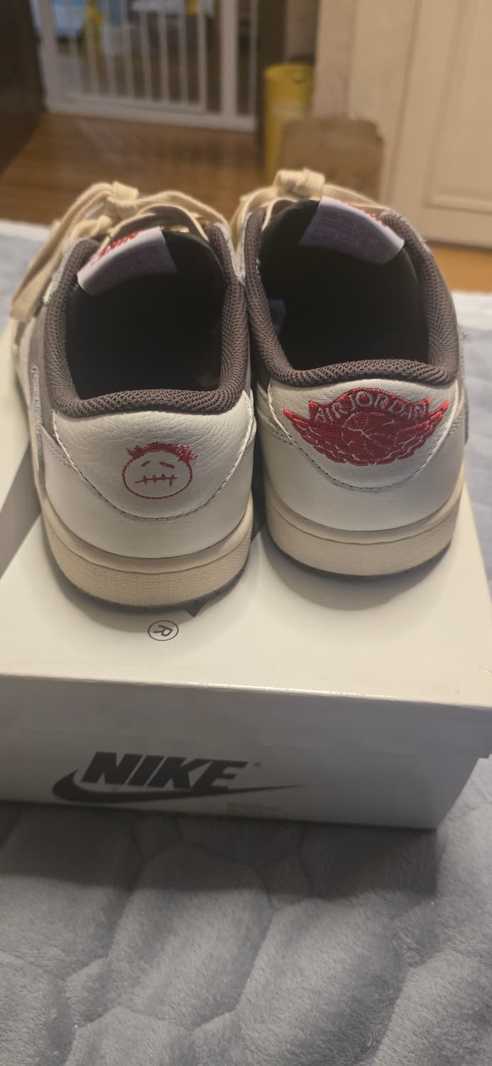 조던 트래비스 스캇 리버스모카 250 상품이미지1