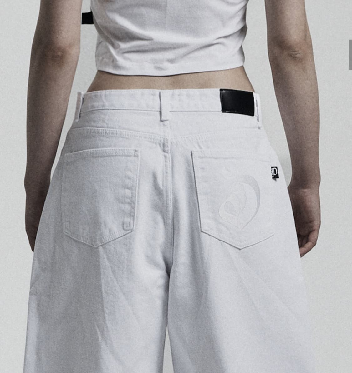 오도어 노이어 화이트 팬츠 상품이미지1
