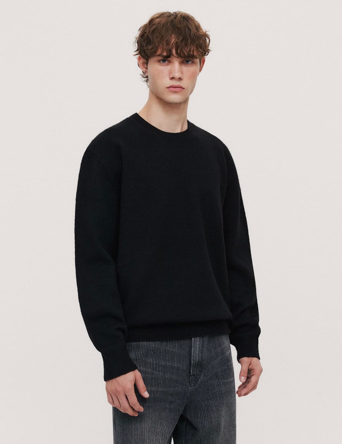 [L] 수아레 데일리 라운드 니트 블랙 상품이미지1