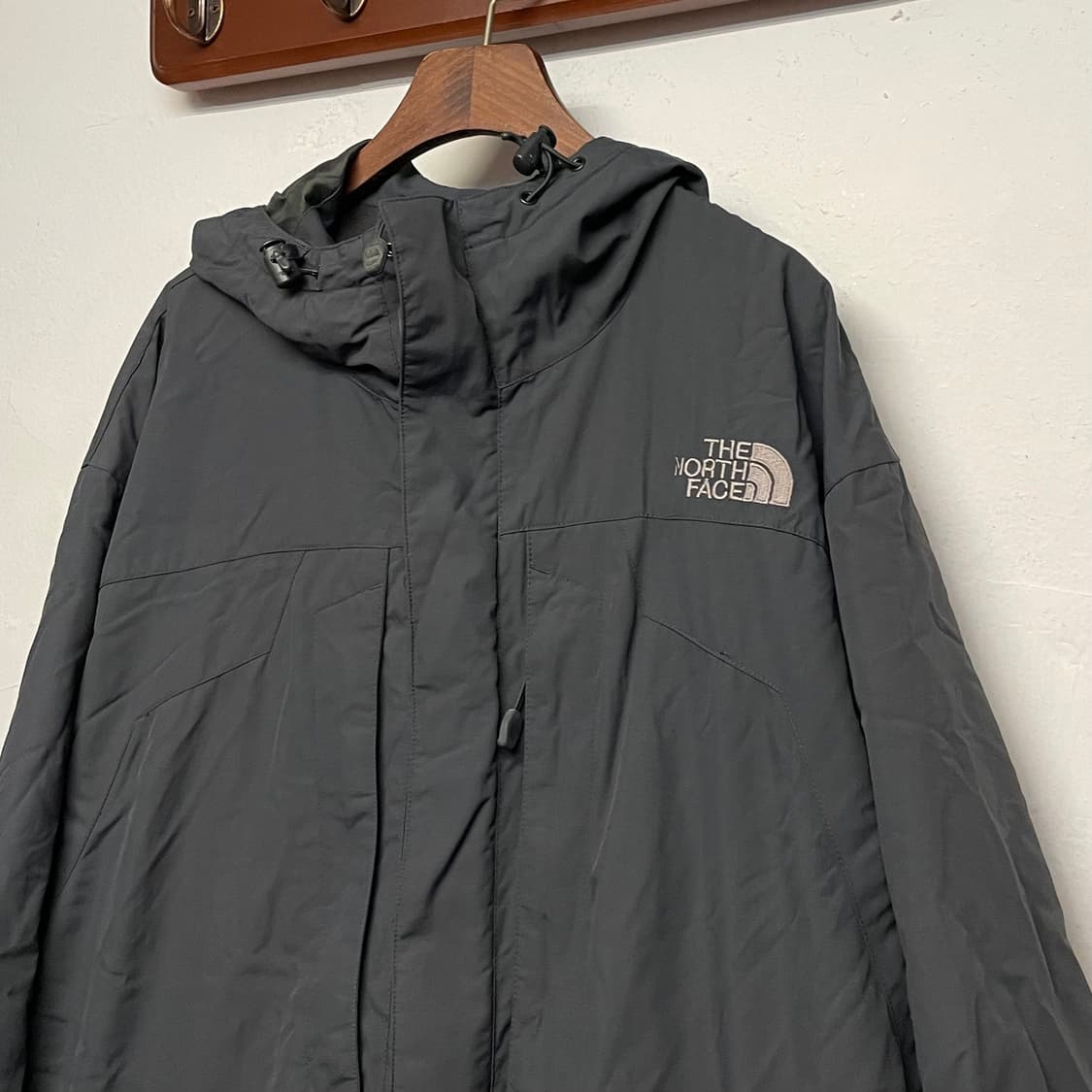 노스페이스 중앙지퍼 그레이 바람막이 자켓 상품이미지2