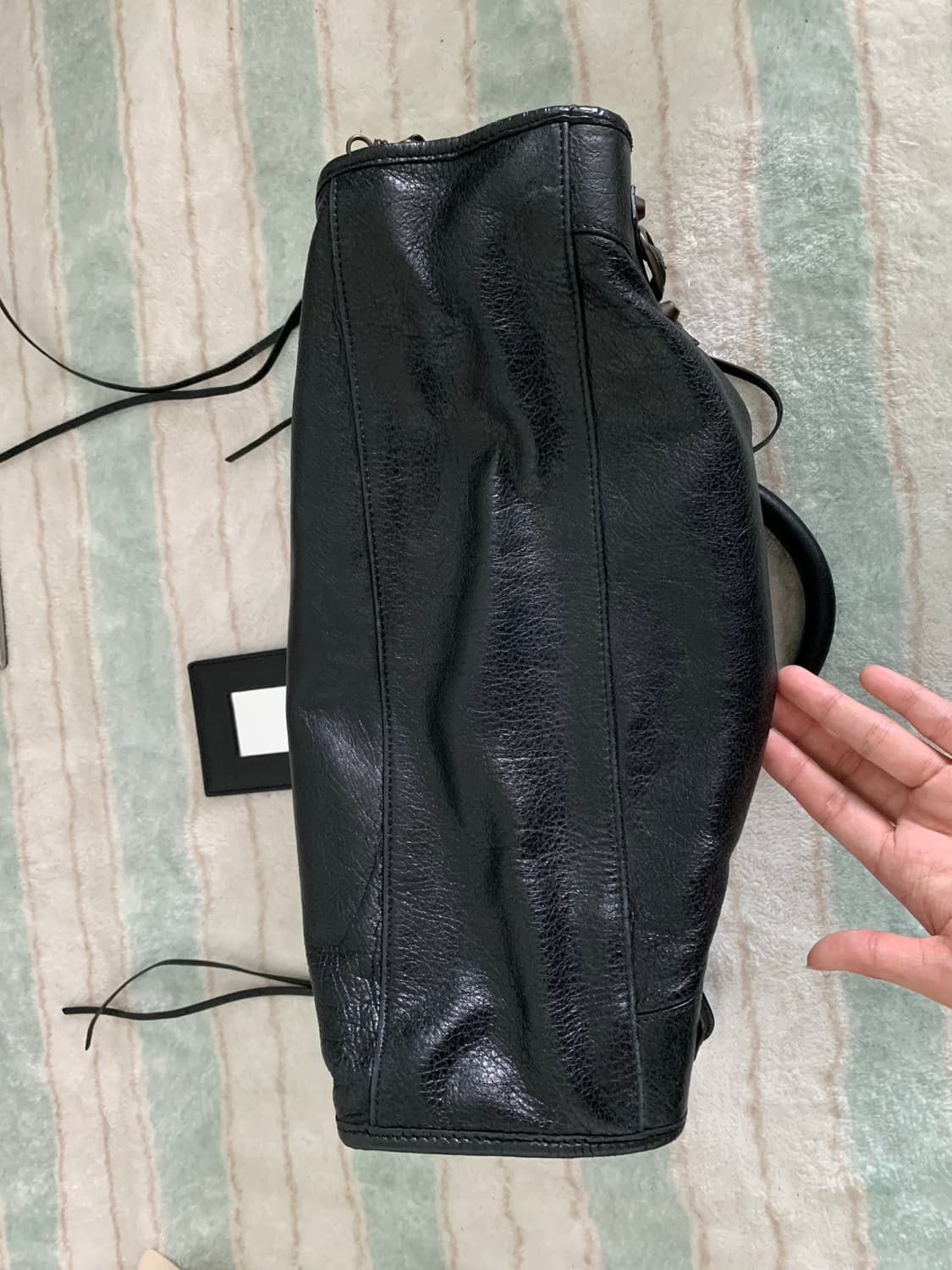 발렌시아가 모터백 미듐 시티백 정품 블랙 상품이미지7
