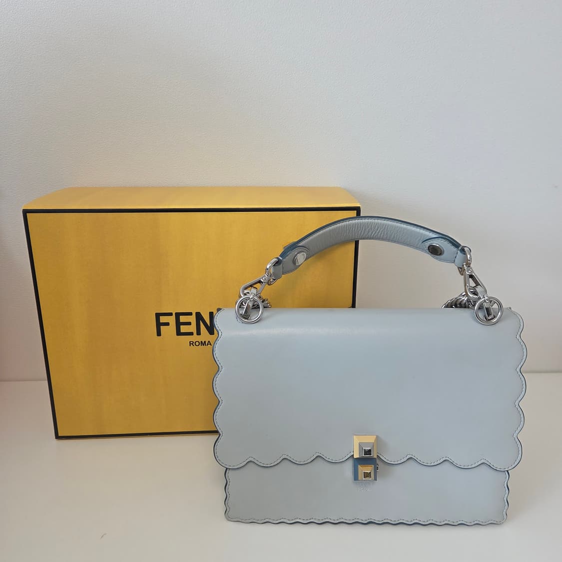 FENDI 펜디 정품 칸아이 캔아이 은장 체인 미듐 숄더백 크로스 토트백 상품이미지3