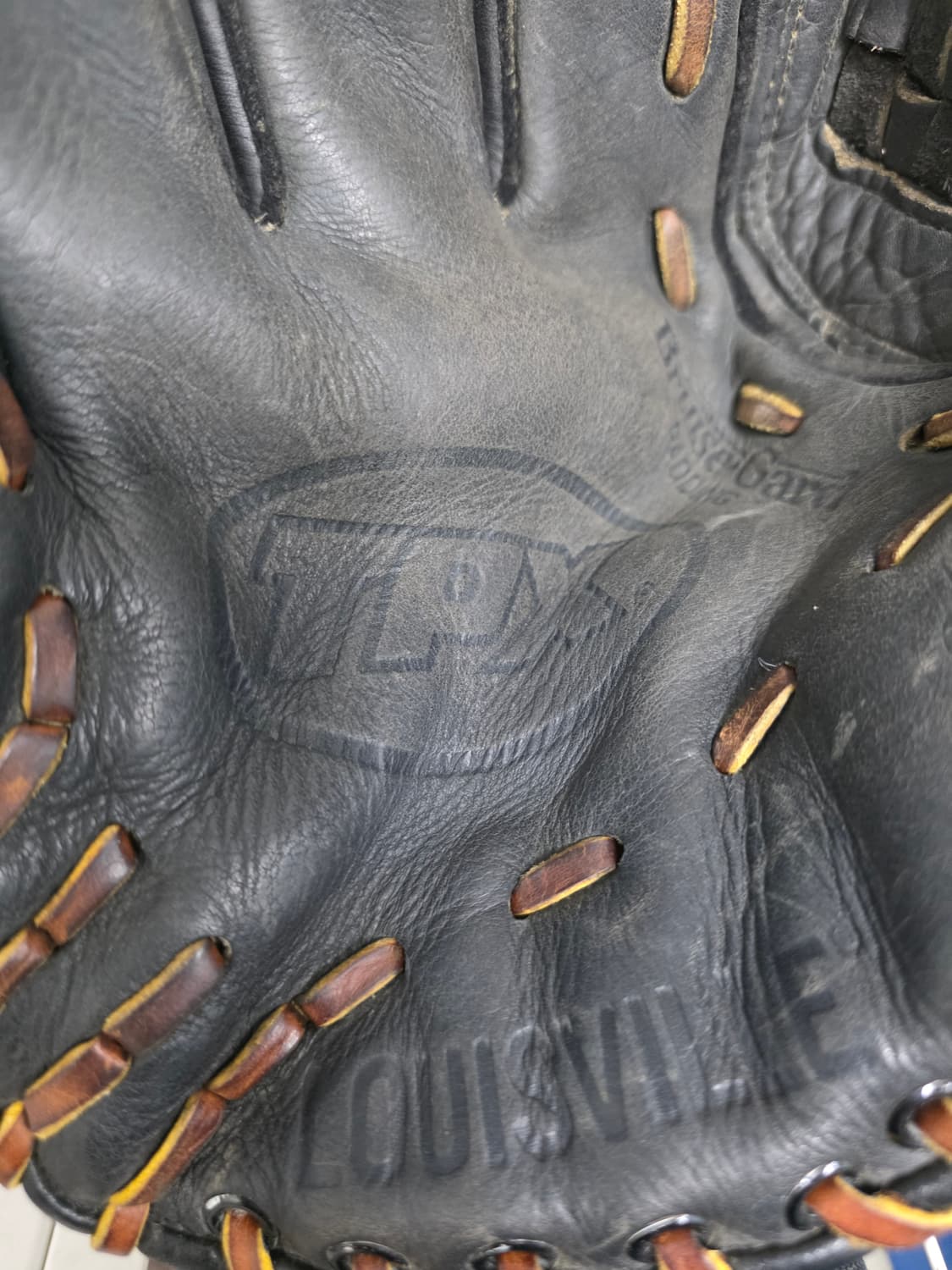 루이스빌 슬러거 TPX 외야수 3루수 올라운드 빈티지 야구글러브 YB45 상품이미지4