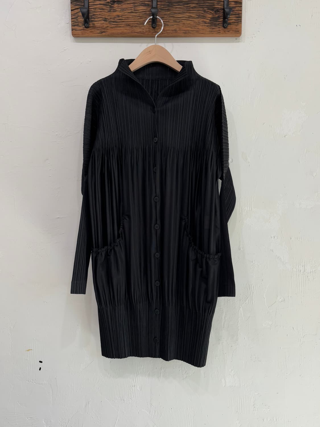 Pleats Please 플리츠플리즈 블랙컬러 버튼 포켓 셔츠 상품이미지3