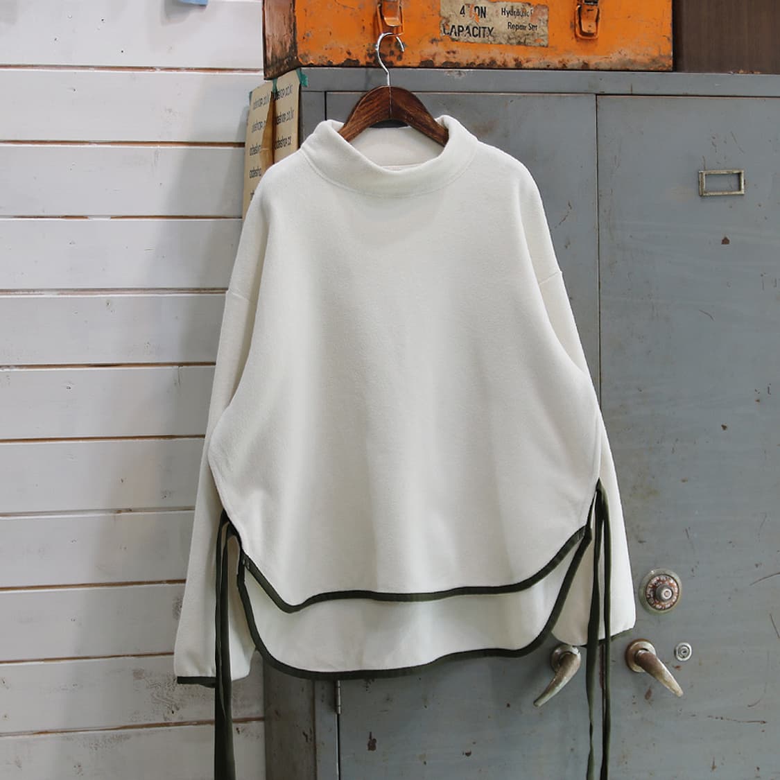 유니클로 x 화이트 마운티니어링 플리스 탑 (여성용 L) 상품이미지2