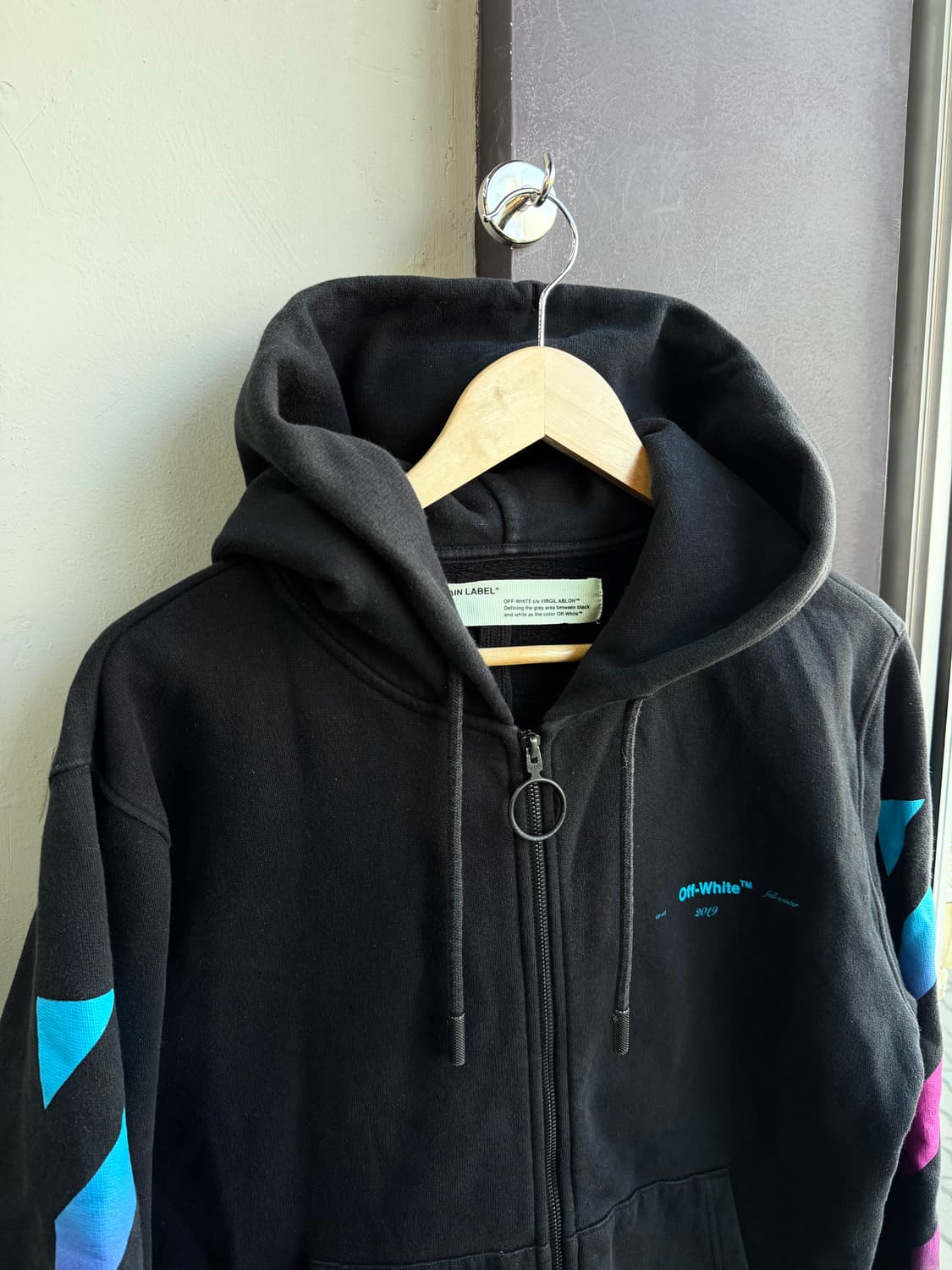 M/ 오프화이트 그라데이션 에로우 후디집업 상품이미지4