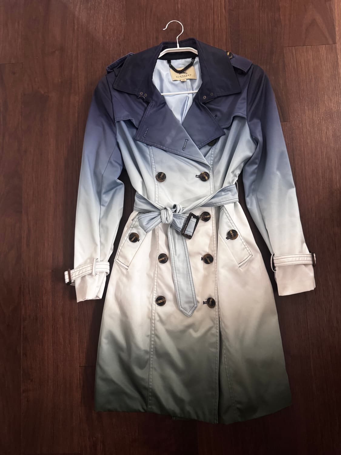 버버리 컬렉션라인 그라데이션 트렌치코트 상품이미지1