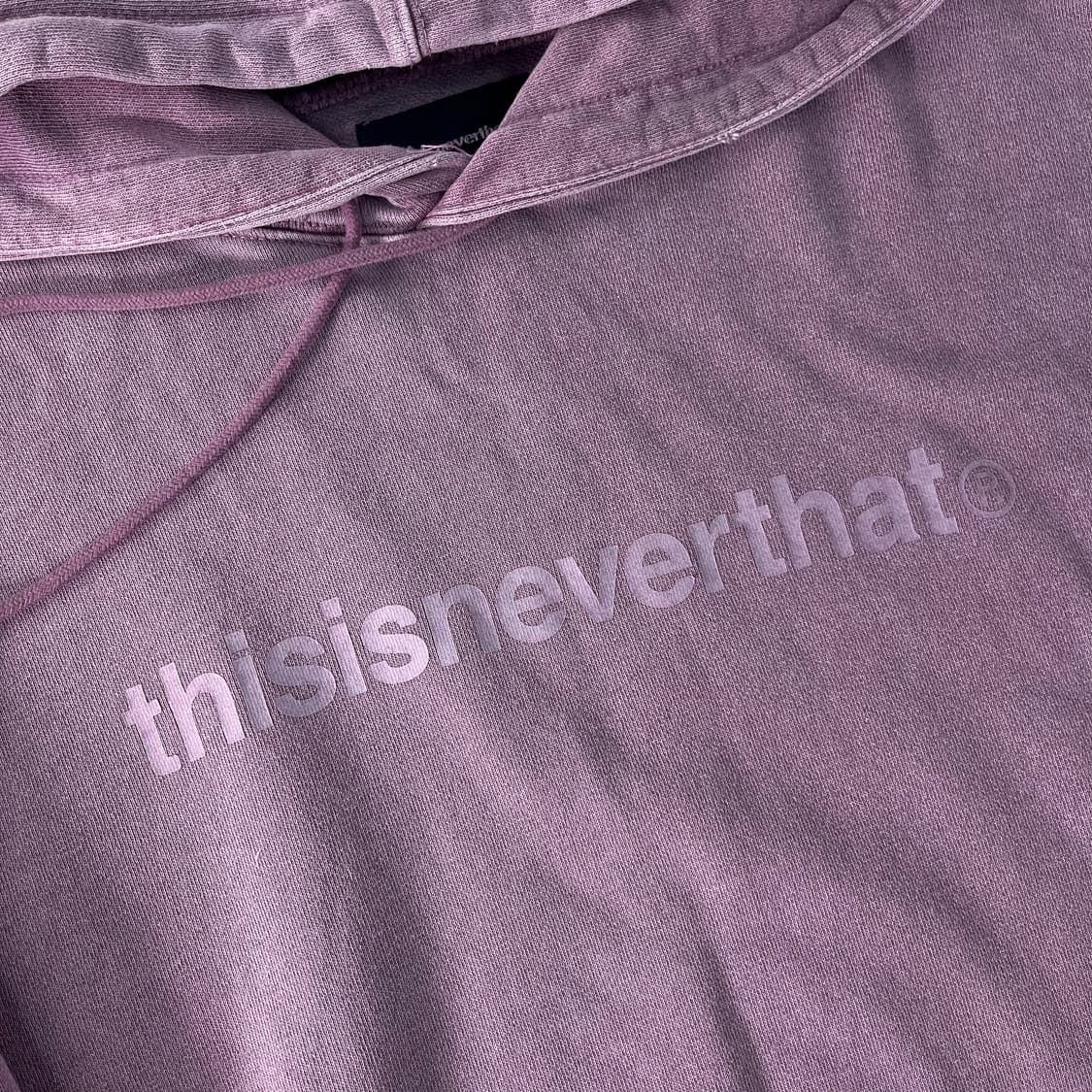 100 디스이즈네버댓 피그먼트 핑크 후드티 상품이미지2