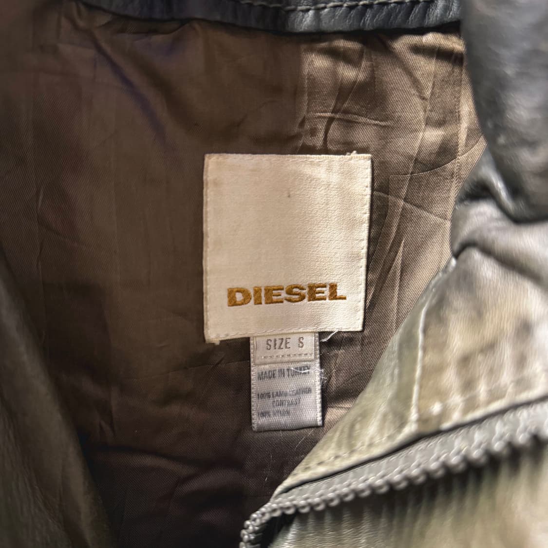 디젤 밀리터리 레더 필드 자켓 배색 에폭 장식 로고 패치 디테일 카키 상품이미지7