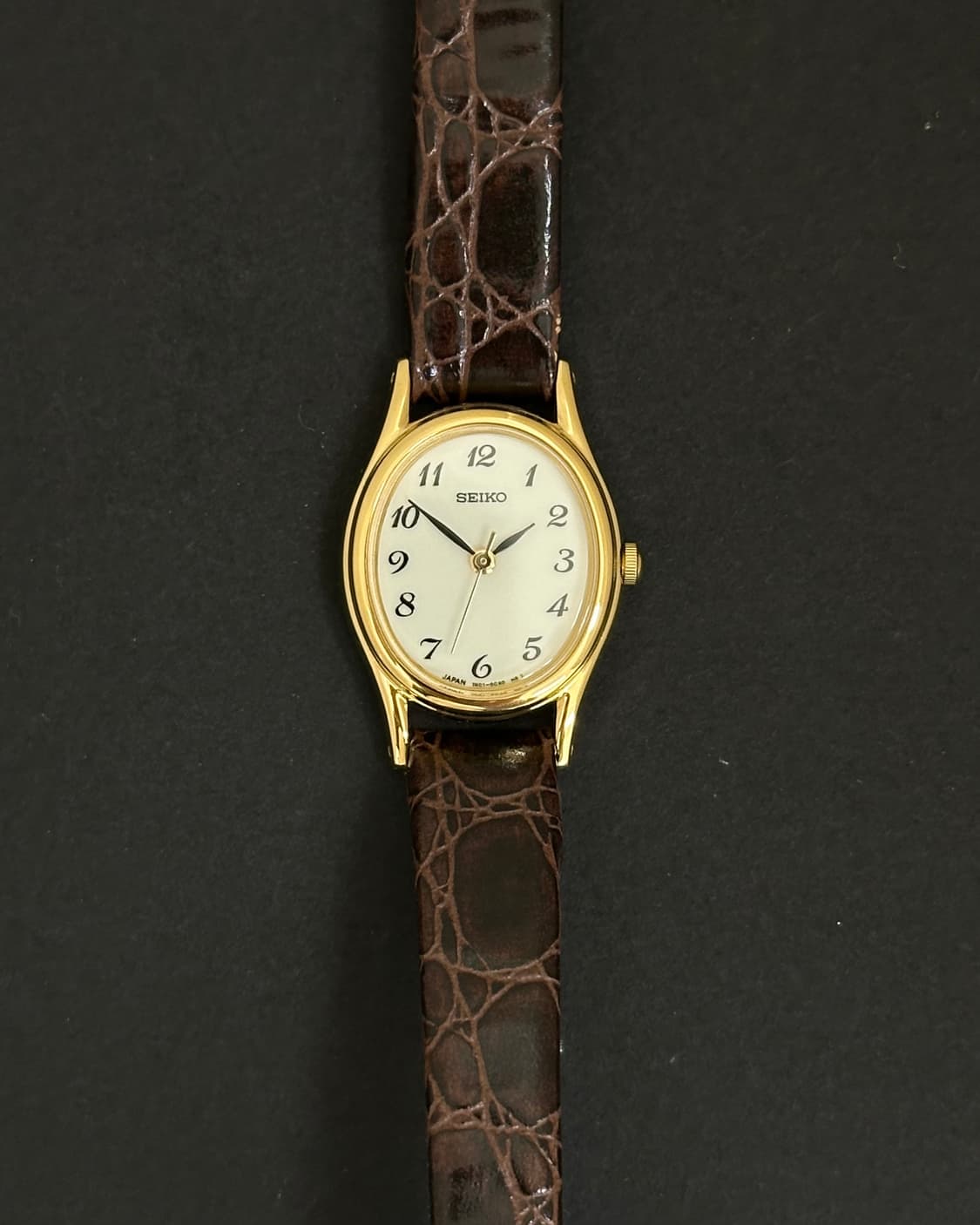 세이코 골드 오벌 쿼츠 시계 상품이미지3