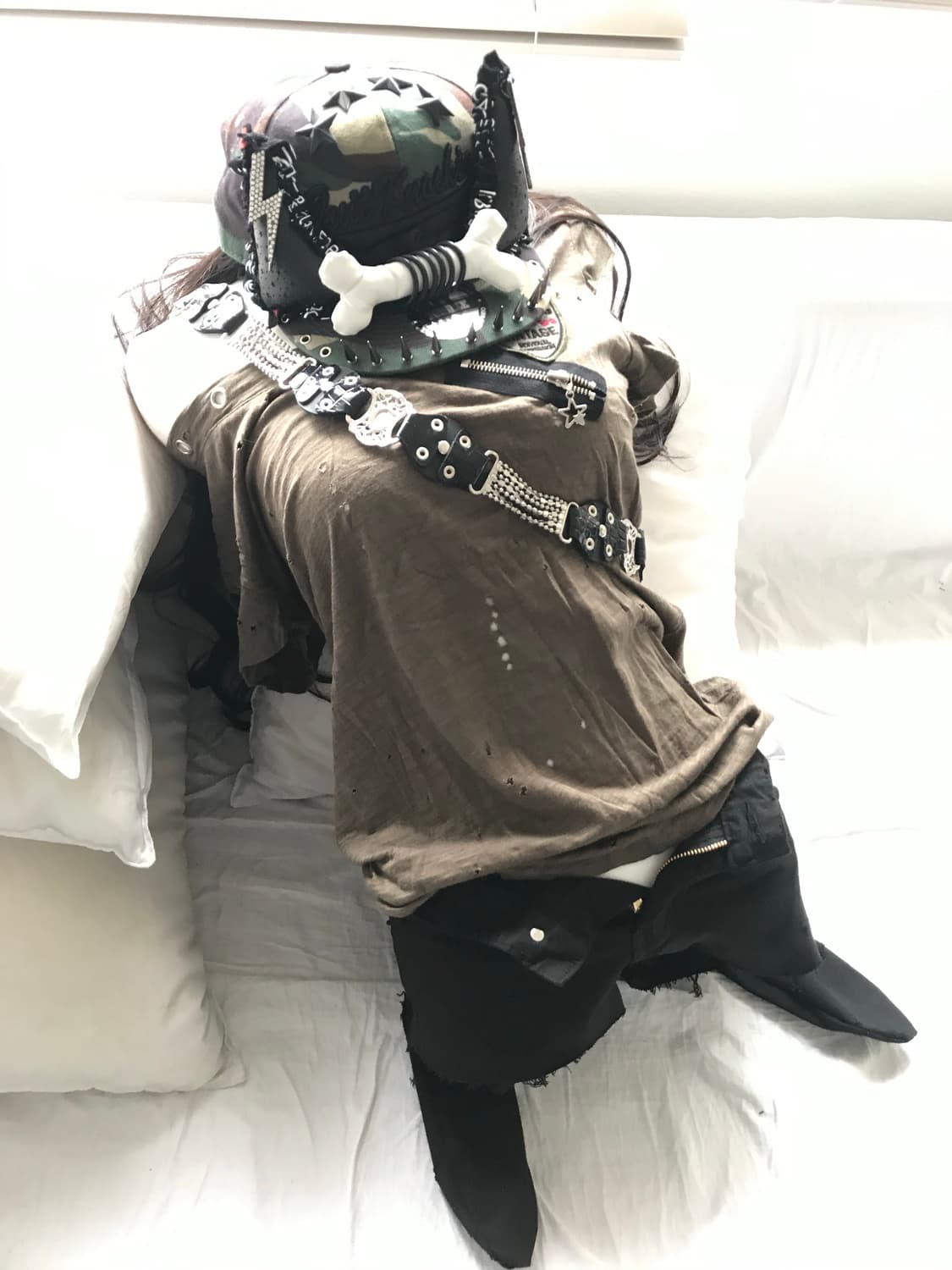 Khaki grunge damage eyelet&zipper tshirt 상품이미지1