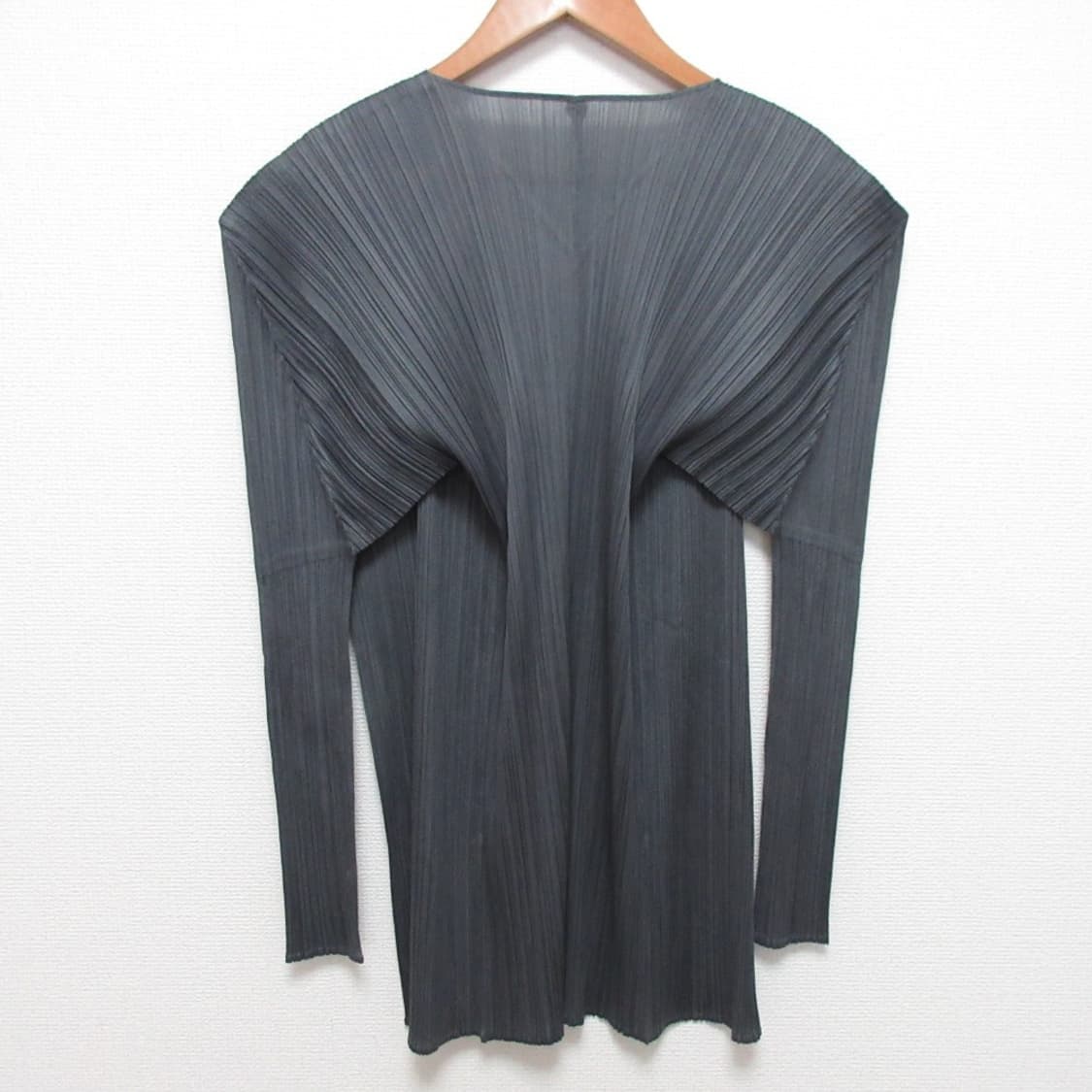 이세이미야케 플리츠 플리즈 가디건 그레이 4 상품이미지2