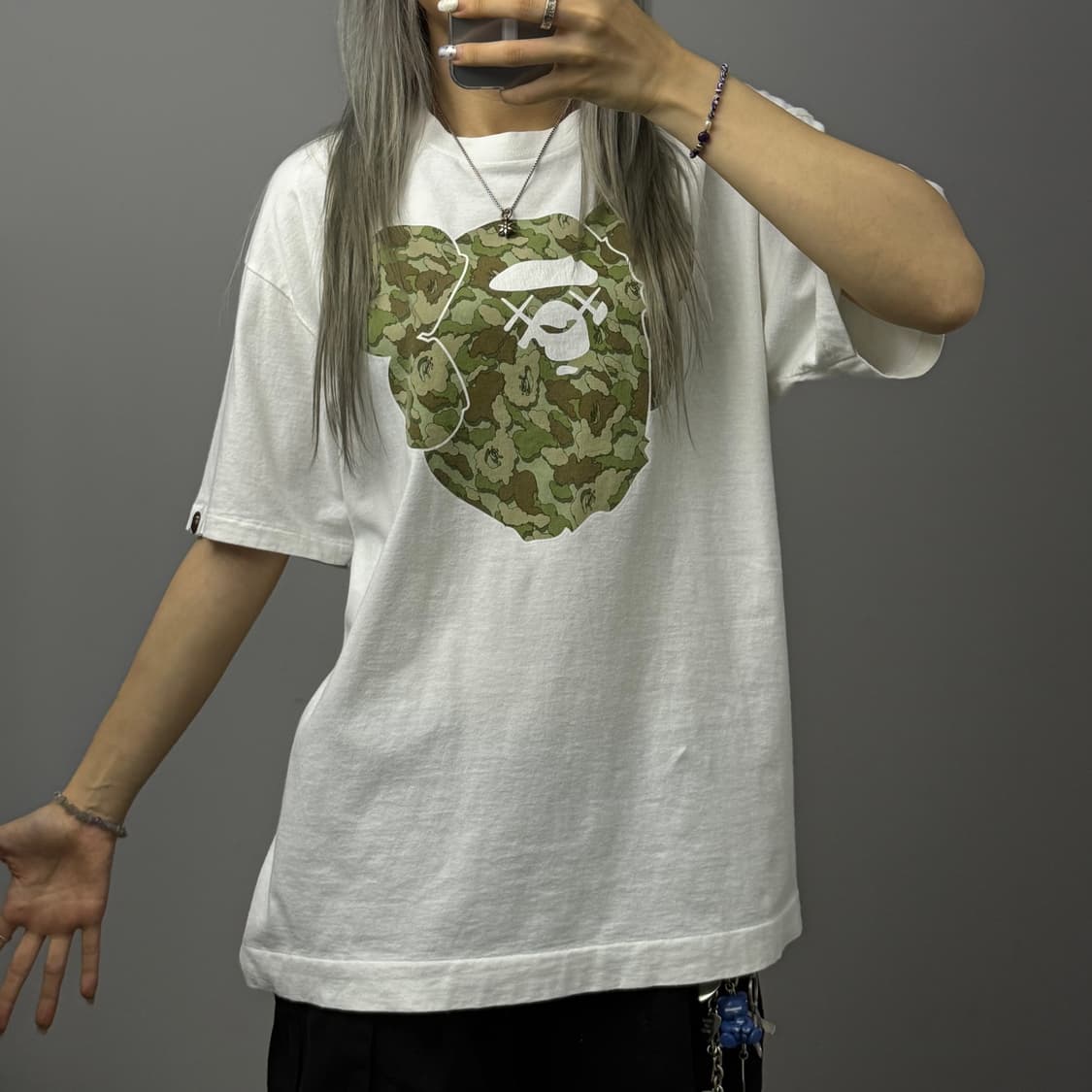 BAPE X KAWS 00s 베이프 카모 베어브릭 티셔츠 상품이미지3