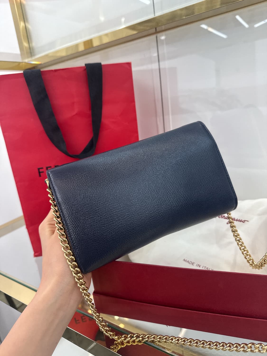 페레가모 네이비 체인크로스백 상품이미지4