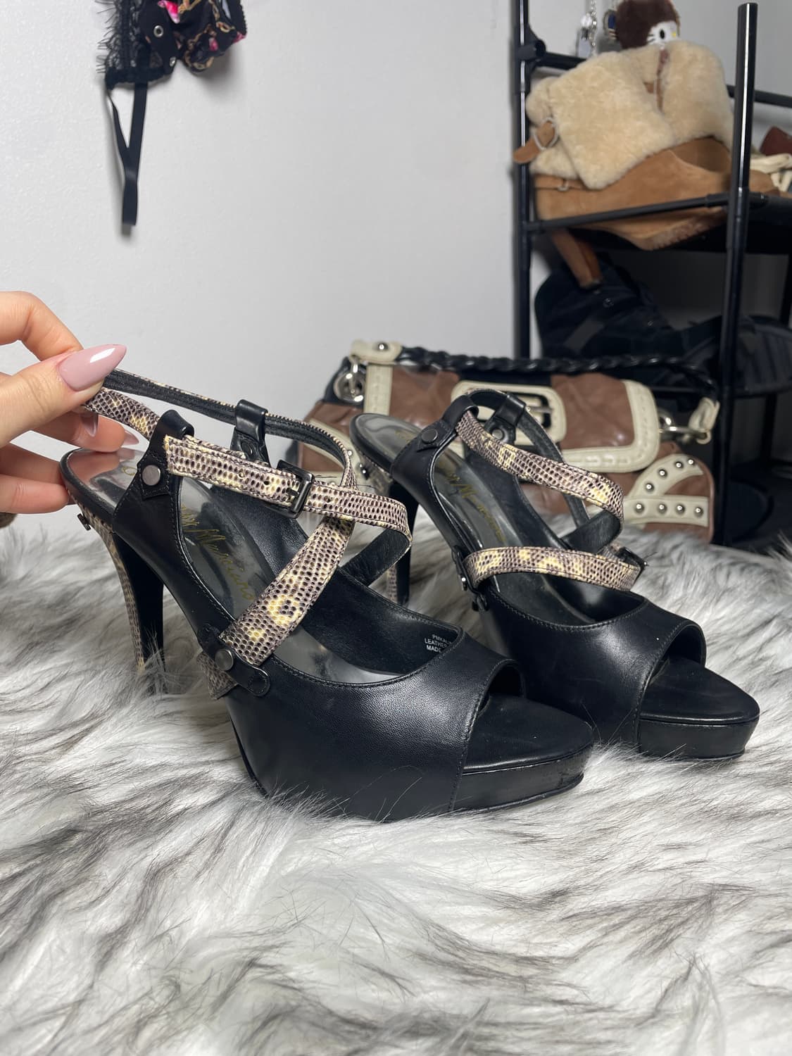 Guess 게스 뱀피 힐 상품이미지3