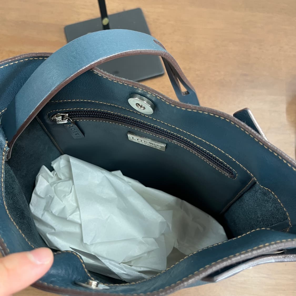 로에베 레더 숄더백 상품이미지7