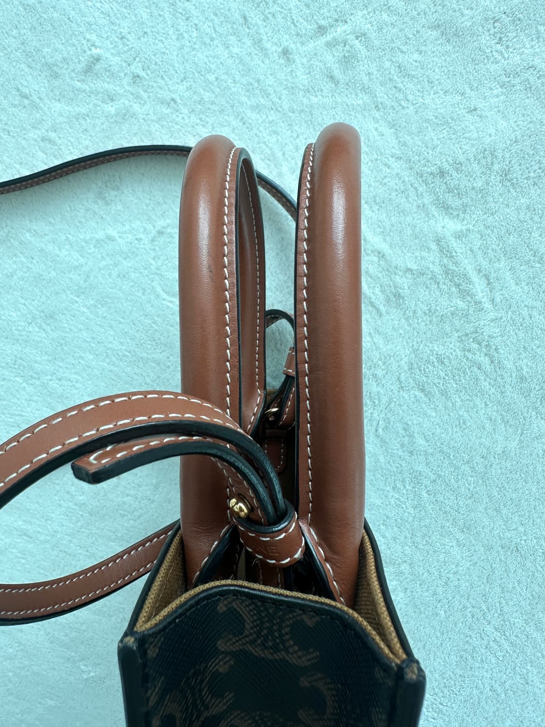 셀린느 트리옹프 카바스 미니백 상품이미지9