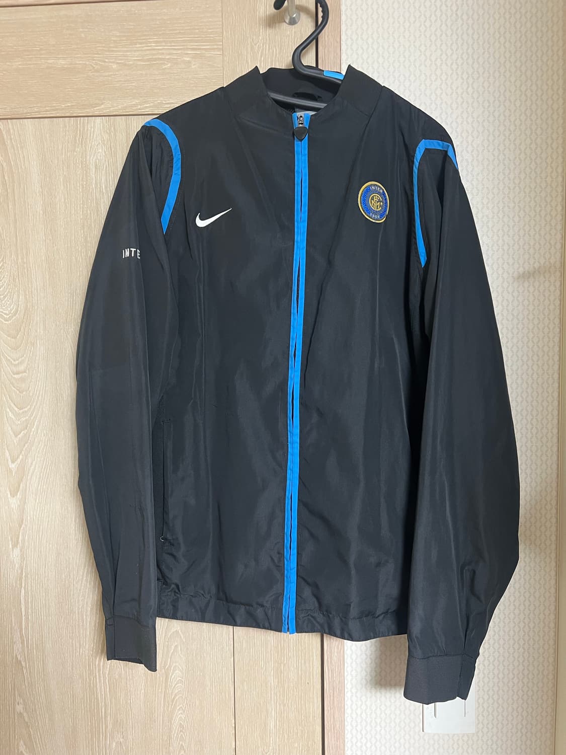 06-07 나이키 올드스쿨 인터밀란 인테르 블랙 블루 바람막이 레인자켓 상품이미지1