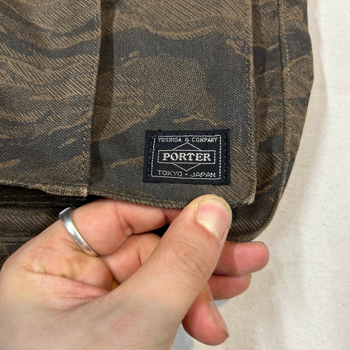 요시다 포터 타이거 카모 숄더백 크로스백 70주년 한정판 V7 상품이미지3