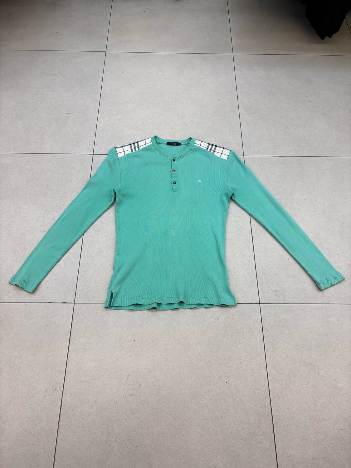 버버리 블랙라벨 헨리넥 숄더체크패턴 롱슬리브 상품이미지6