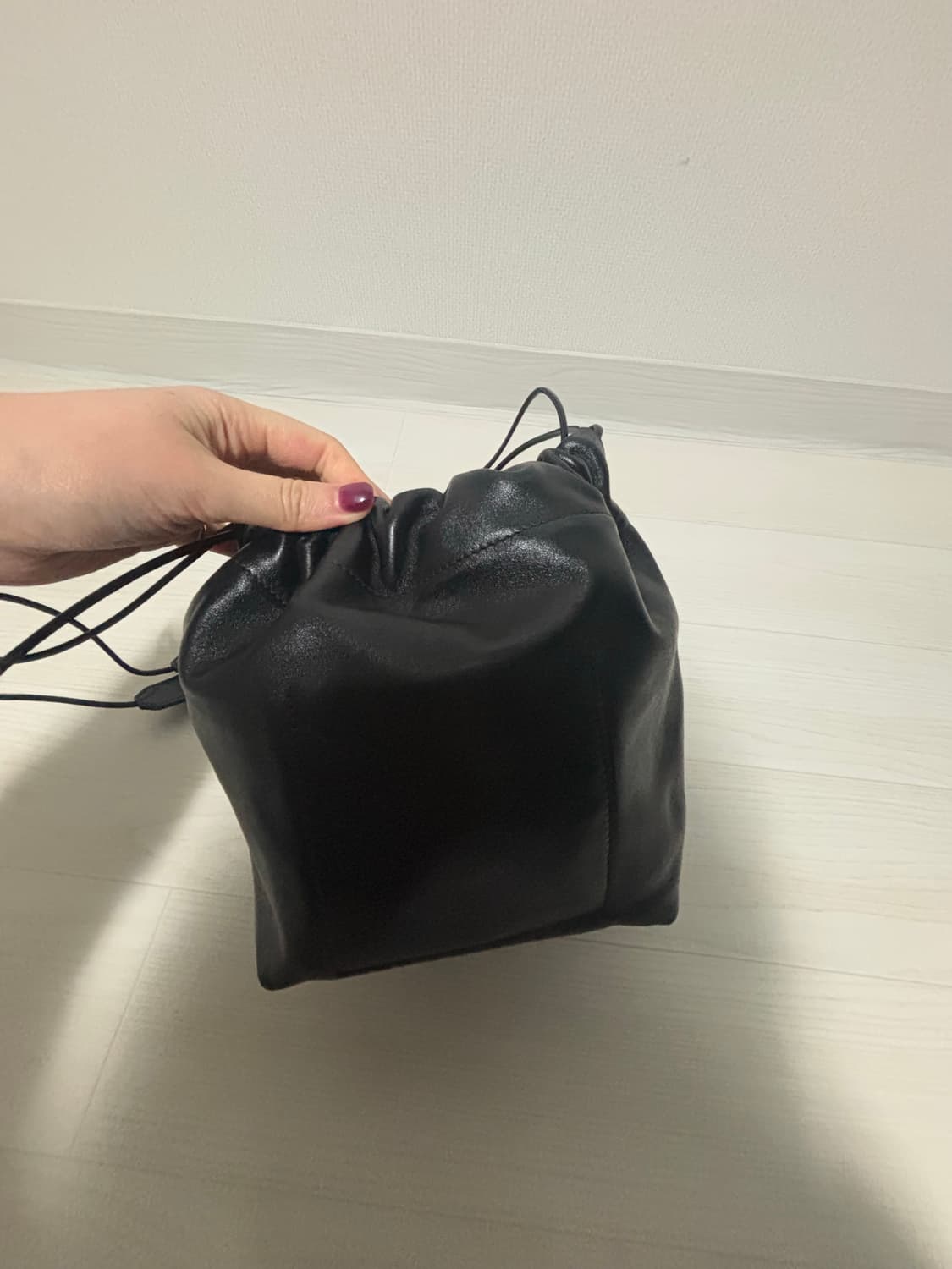 질샌더 덤플링숄더백 블랙 상품이미지1