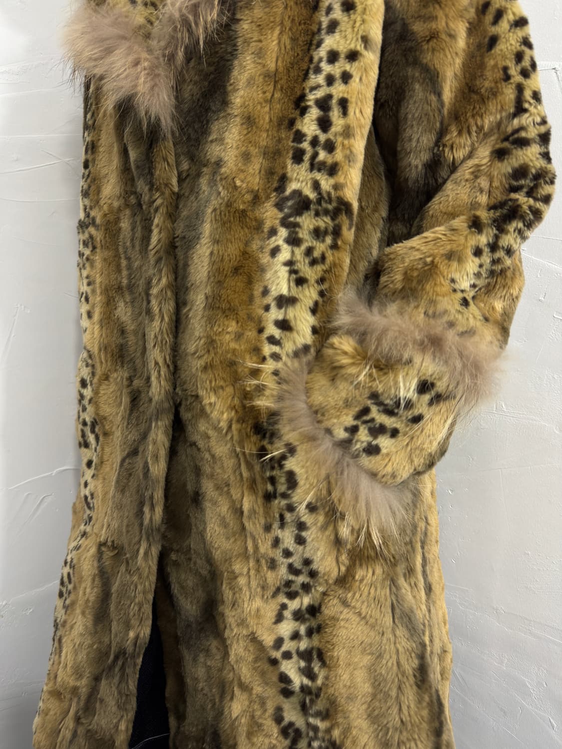 Via faburrica eopard fur coat 상품이미지5