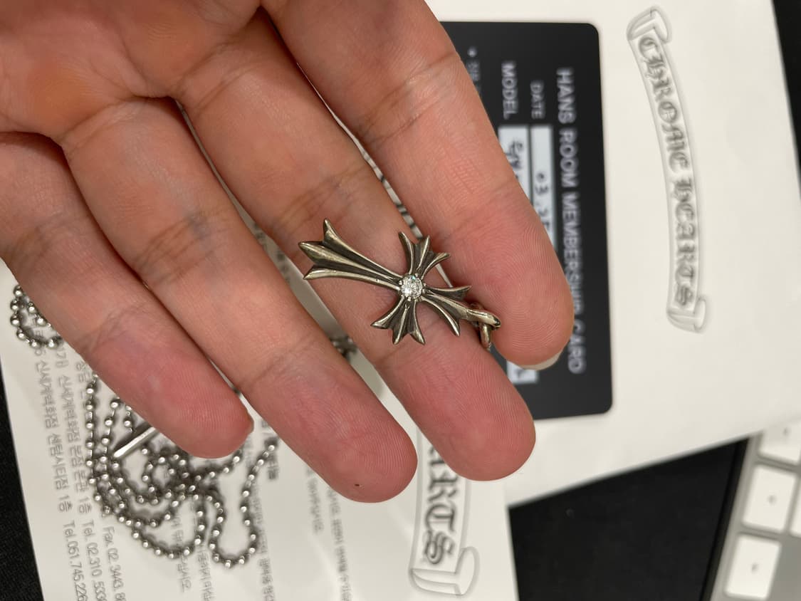 크롬하츠 원볼 타이니 크로스 목걸이 파베다이아 1p 상품이미지3