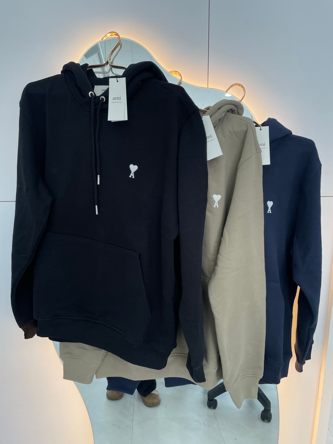 [새상품] [정품인증가능] 아미 화이트로고 후드티 남여공용 상품이미지1