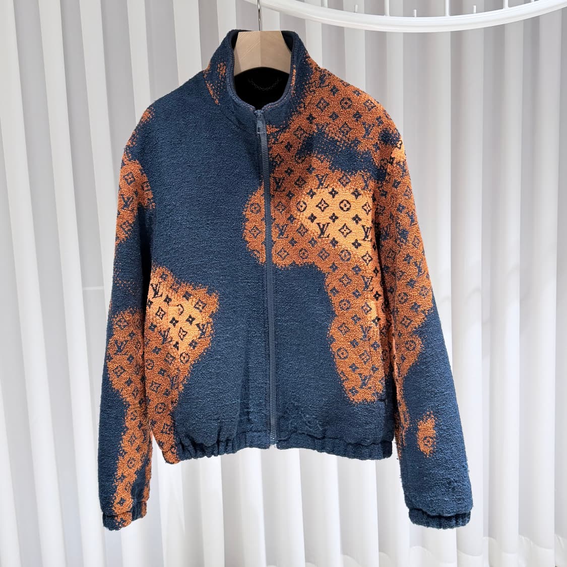 50 / 루이비통 모노그램 울 부클레 지퍼 블루종 상품이미지3