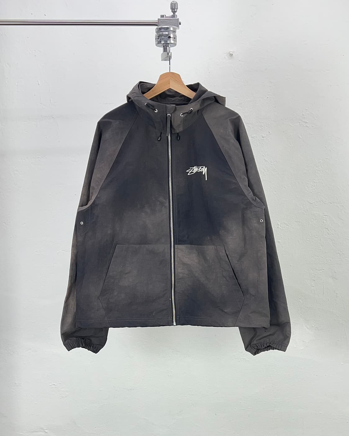 스투시 24FW 블랙 비치 쉘 웨이브 다이 자켓 상품이미지1