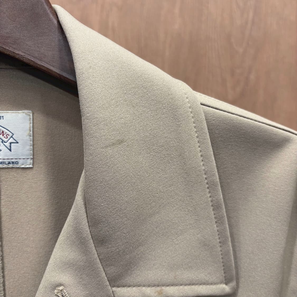 아르마니 진스 긴팔 미디 자켓 노치드 카라 싱글 버튼 디테일 베이지 상품이미지9