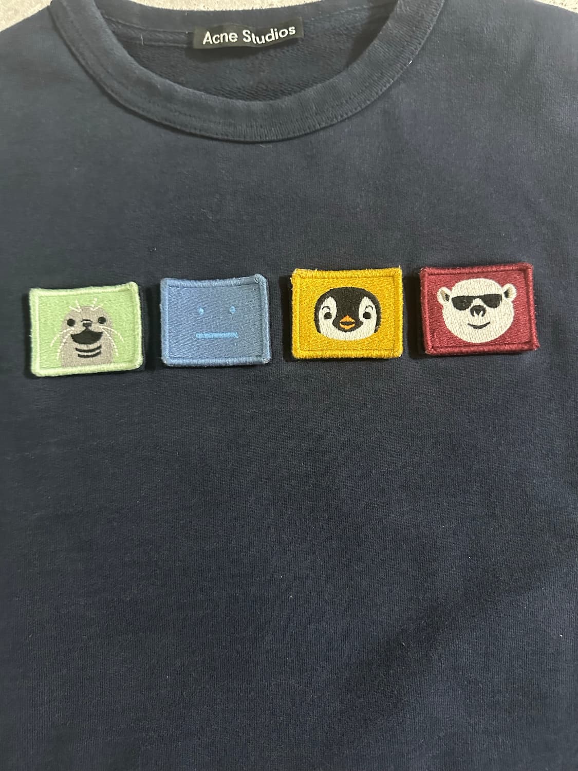 아크네 스튜디오 네이비 맨투맨 패치워크 상품이미지4