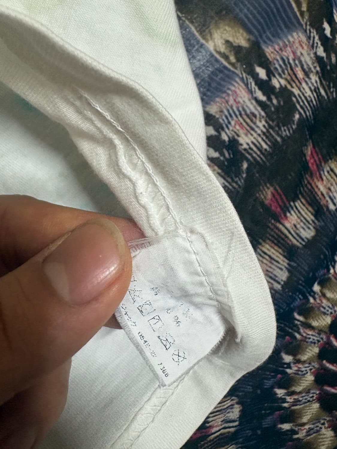 키드밀리 착용 스투시 비치몹 롱슬리브 상품이미지4