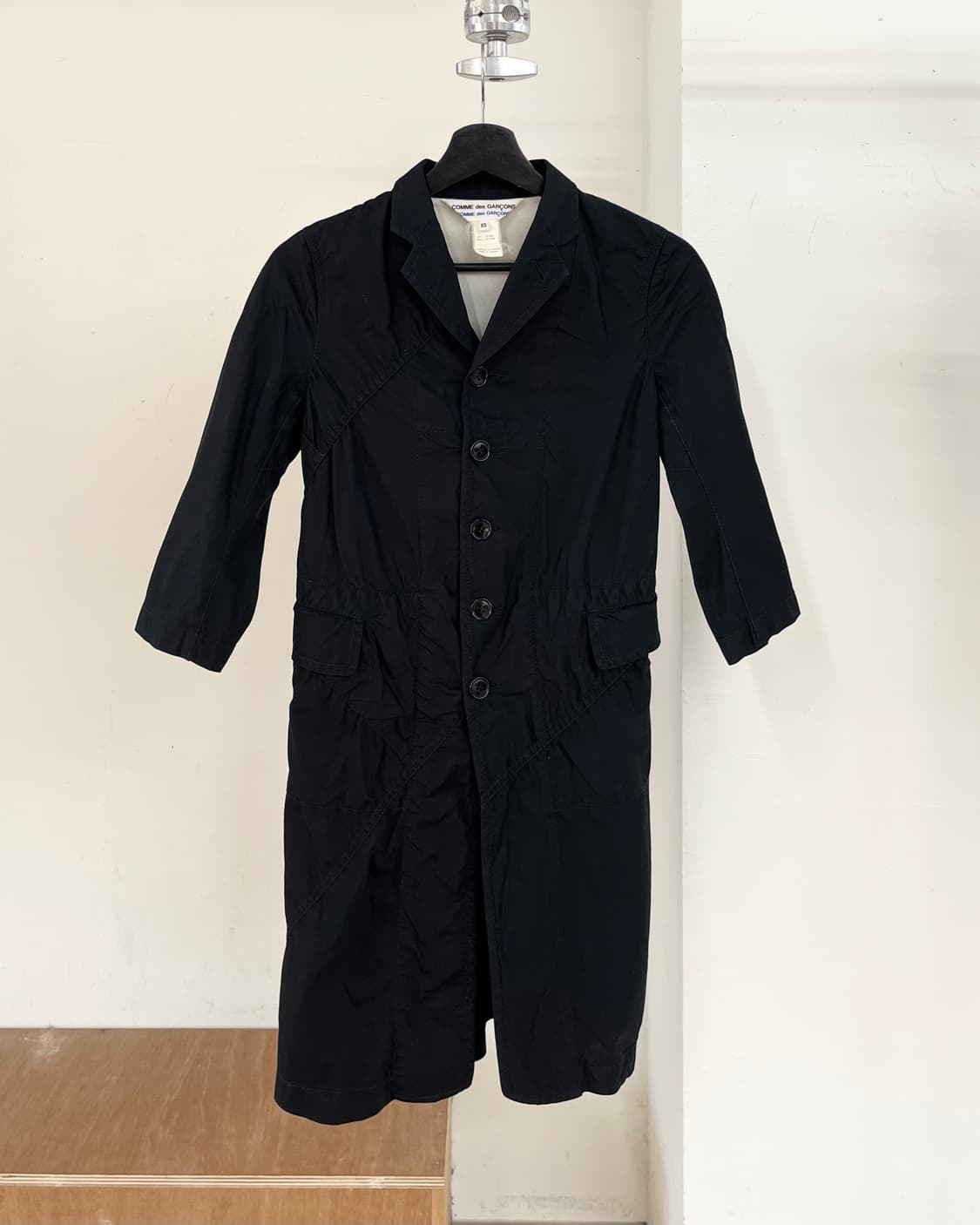 꼼데가르송 블랙 개더드 버튼 코트 상품이미지1