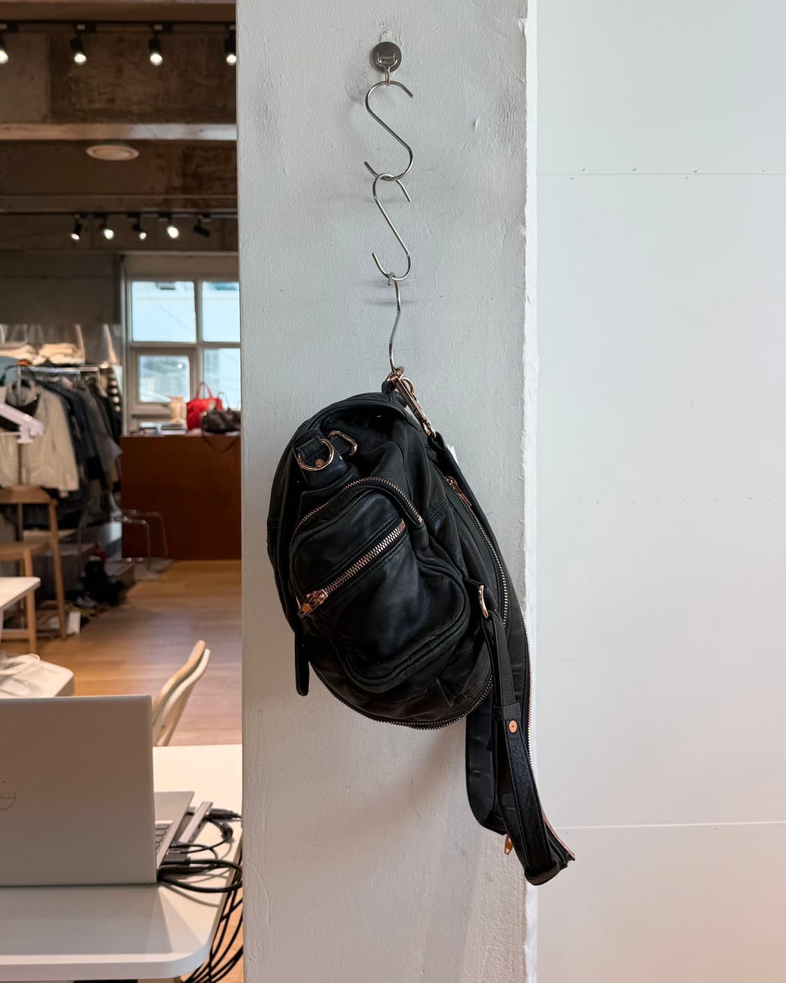 알렉산더 왕 블랙 램스킨 마르티 백팩 상품이미지3