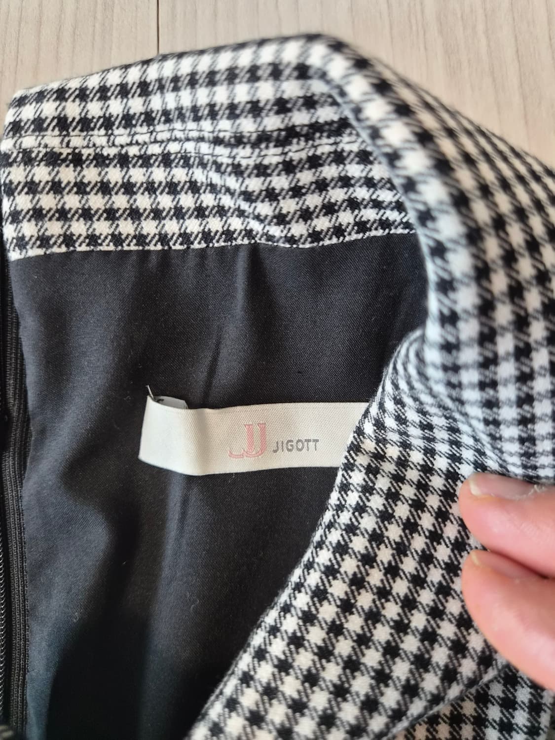 JJ 지고트(JJ JIGOTT)**의 하운드투스 체크 패턴 원피스 상품이미지5