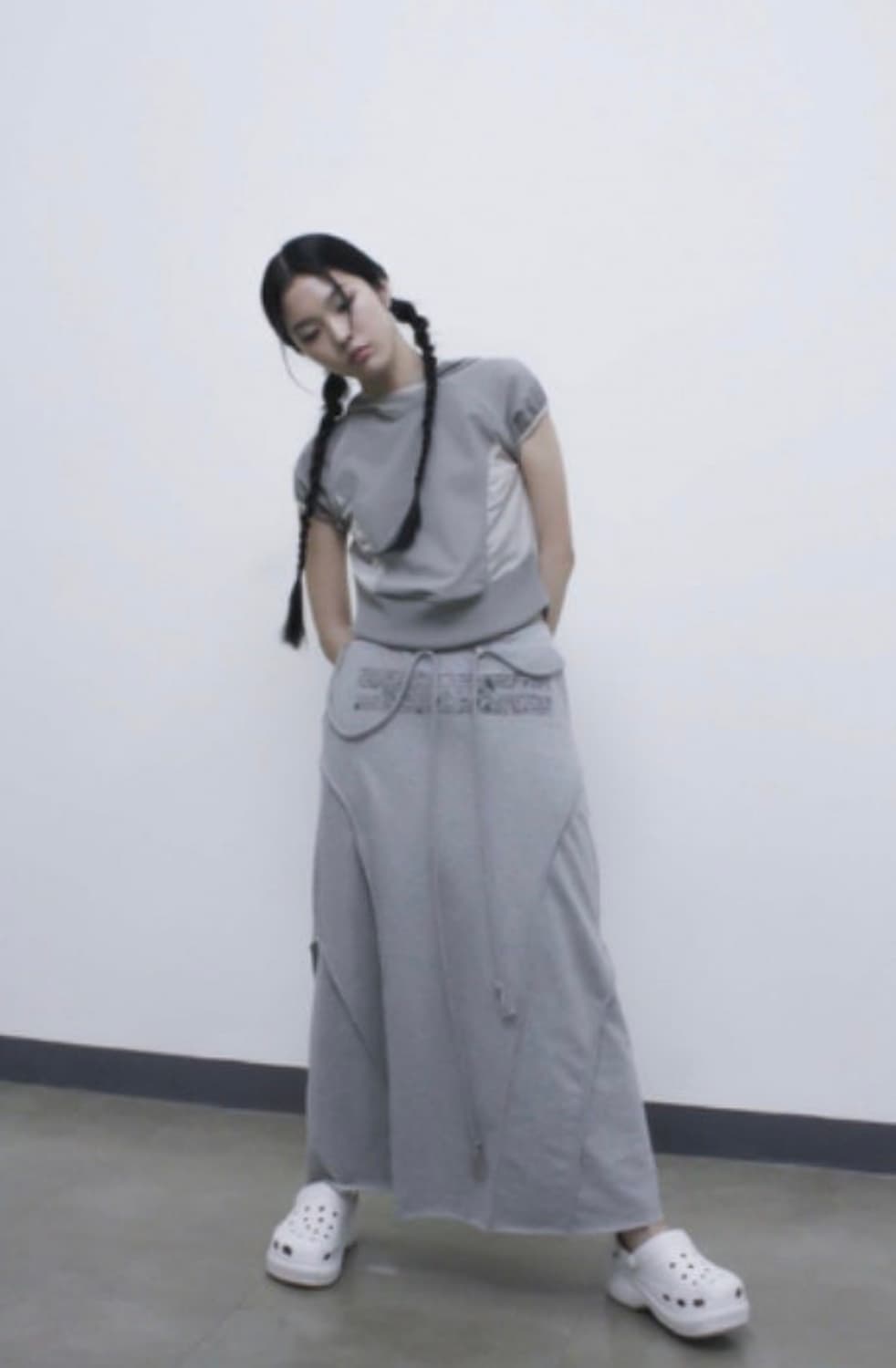 오호스(ojos) 컷팅 맥시 스커트 실버 그레이 상품이미지1