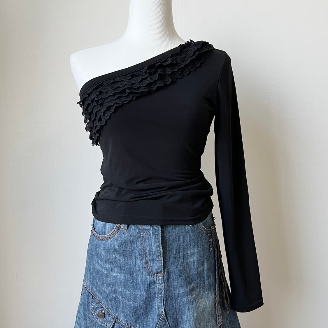 off-shoulder lace trimming  t-shirt 상품이미지5