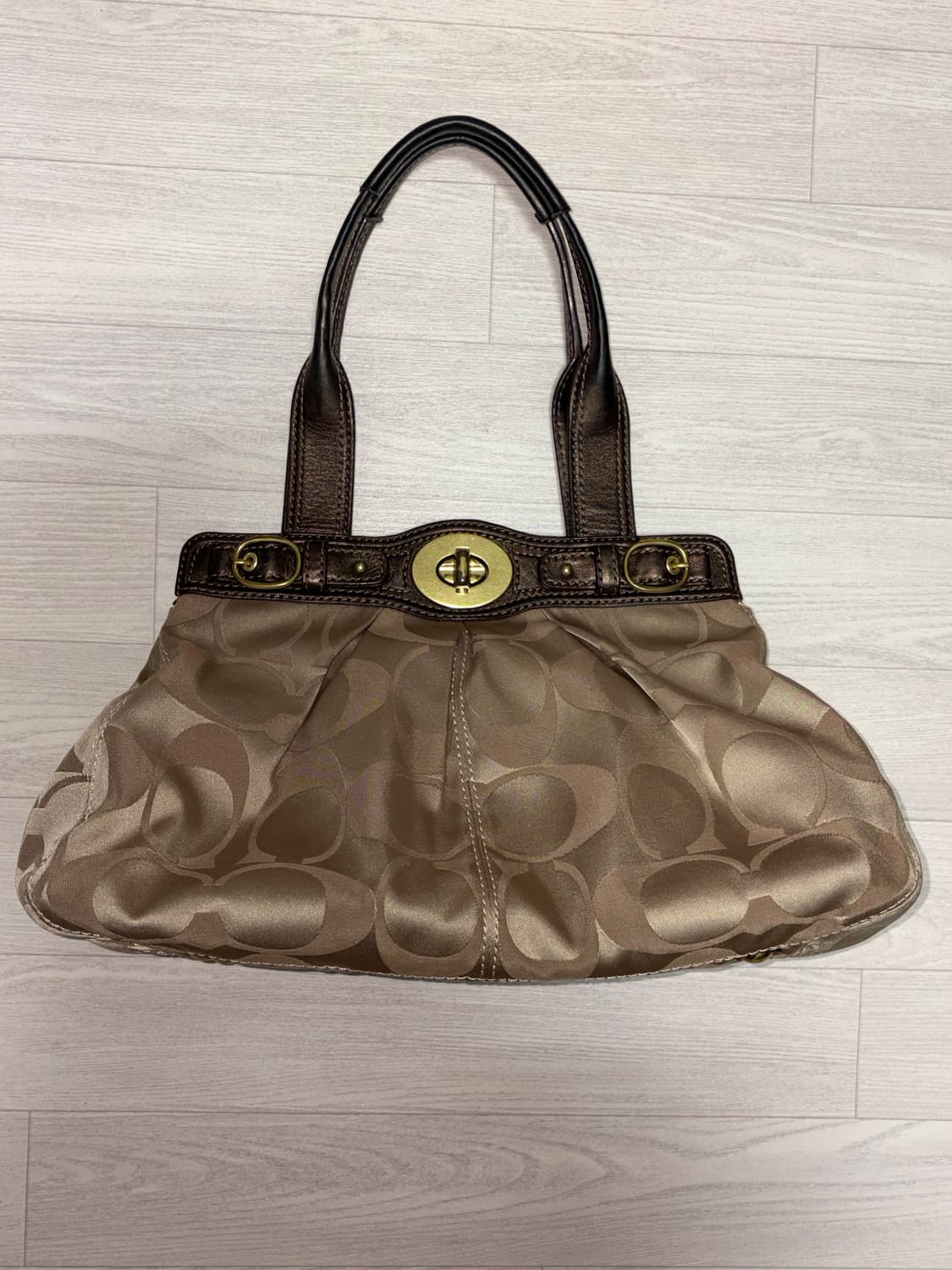 코치 빈티지 숄더백 상품이미지1