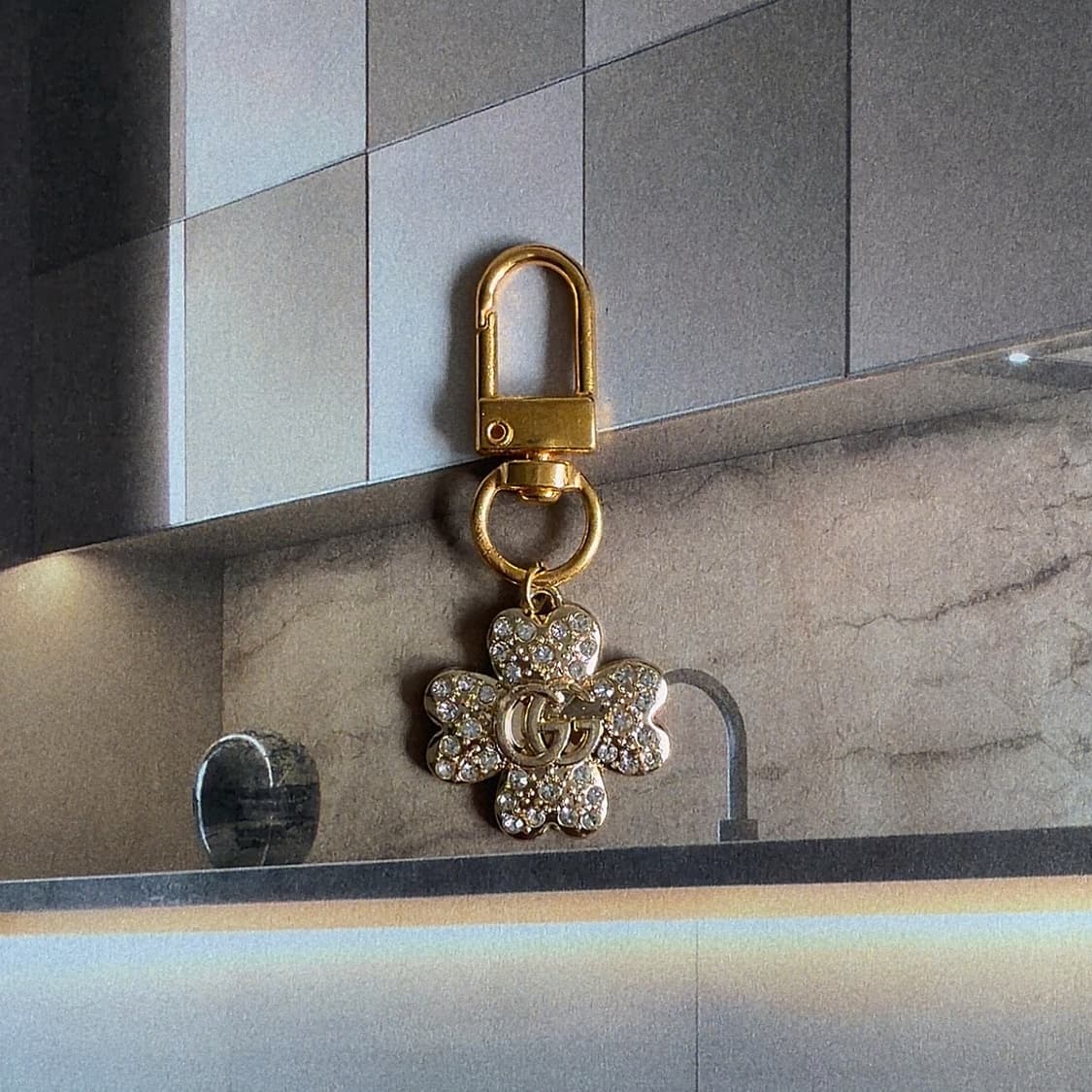 구찌 크리스탈 클로버 키링 상품이미지2