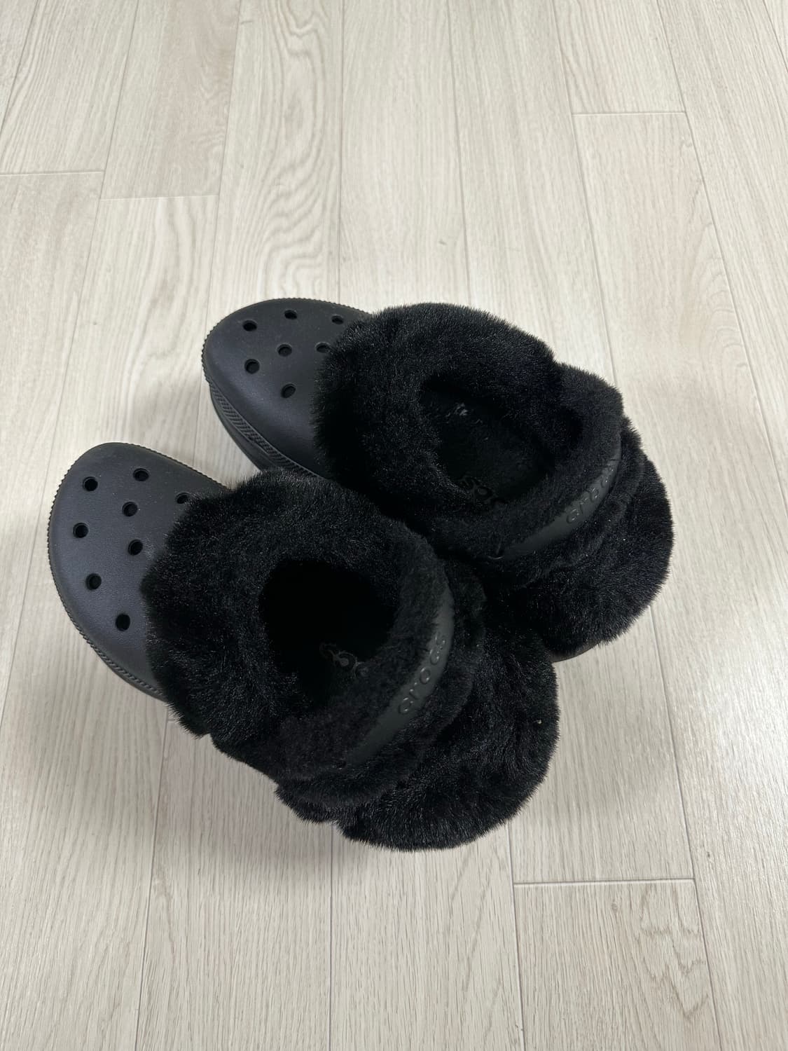 크록스 클래식 베이 라인드 클로그 블랙 w6 상품이미지2