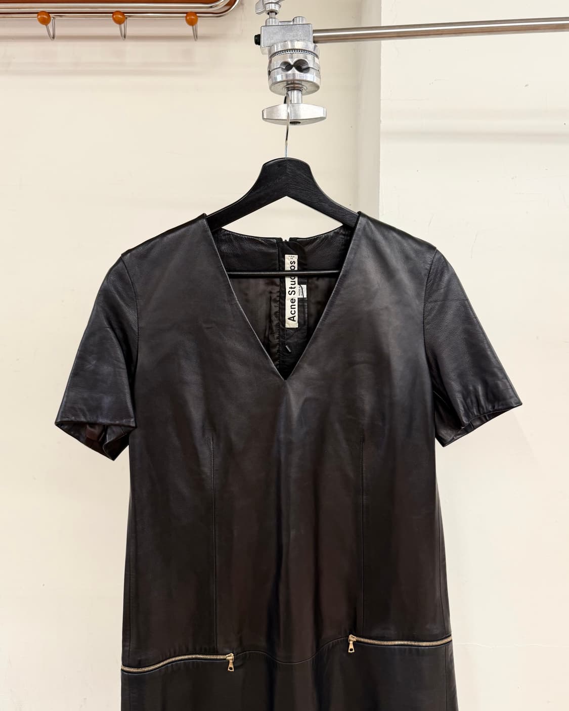 아크네 스튜디오 램스킨 브이넥 원피스 상품이미지2