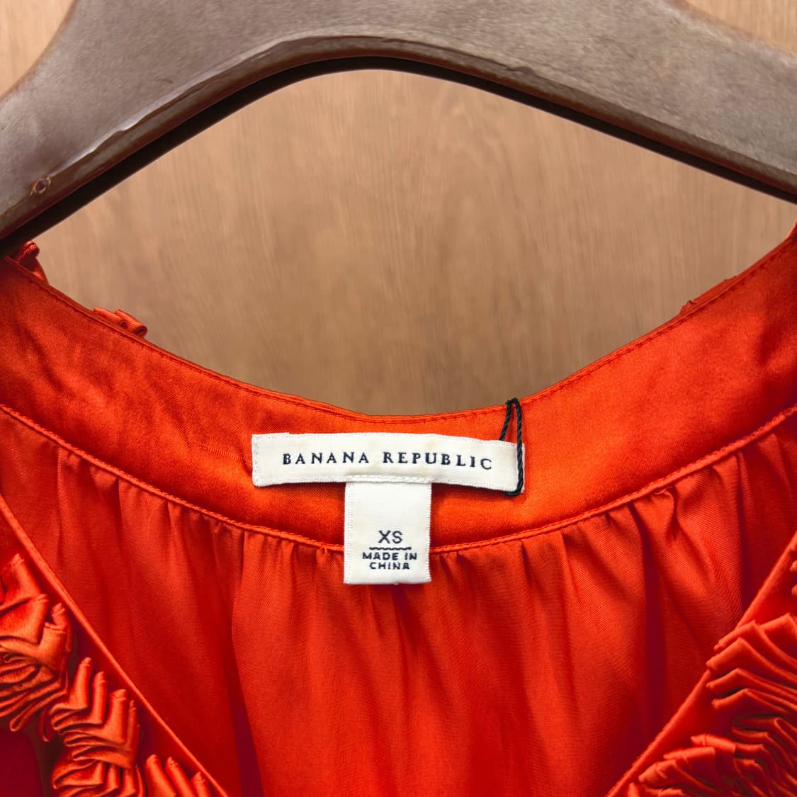 바나나 리퍼블릭 슬리브리스 블라우스 프릴넥 무지 디테일 슬림핏 레드 상품이미지6